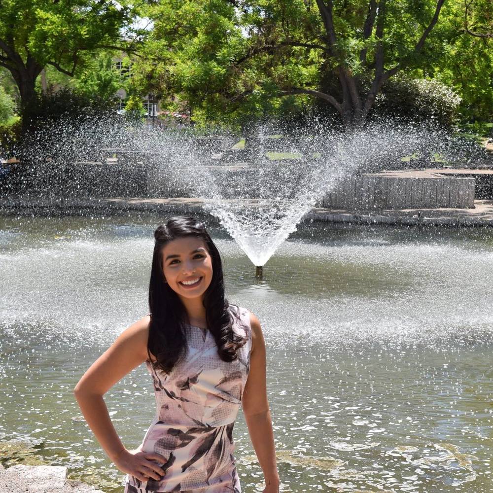 Meet your Posher, Laureana